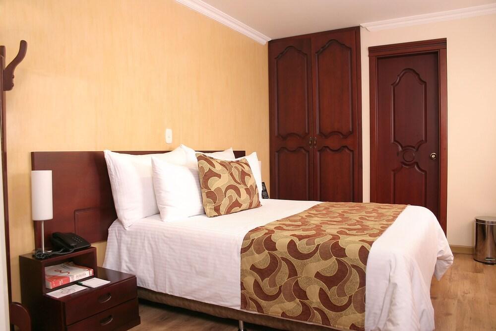 Luxor Plaza Hotel Pereira Exterior photo