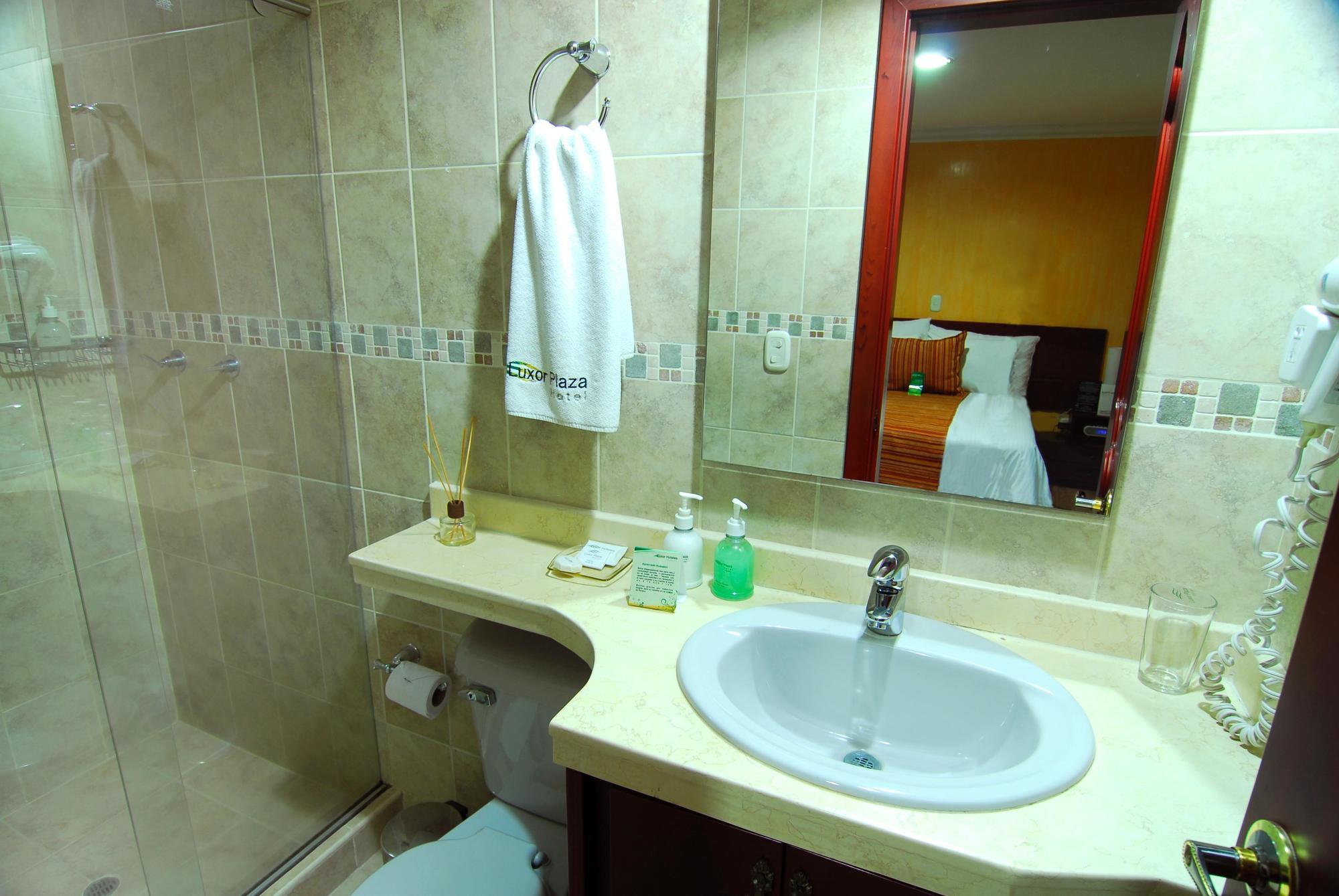 Luxor Plaza Hotel Pereira Exterior photo
