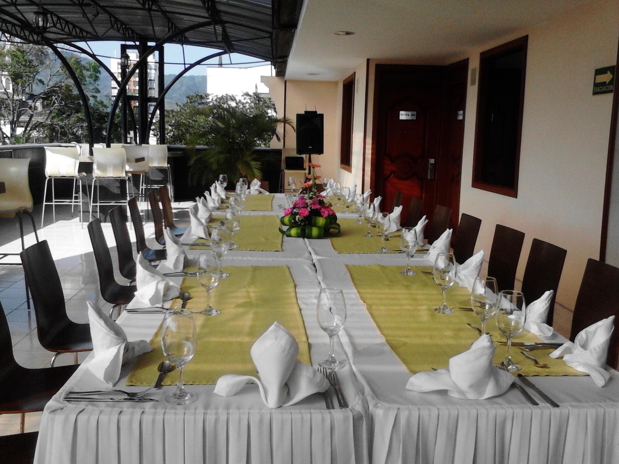Luxor Plaza Hotel Pereira Exterior photo
