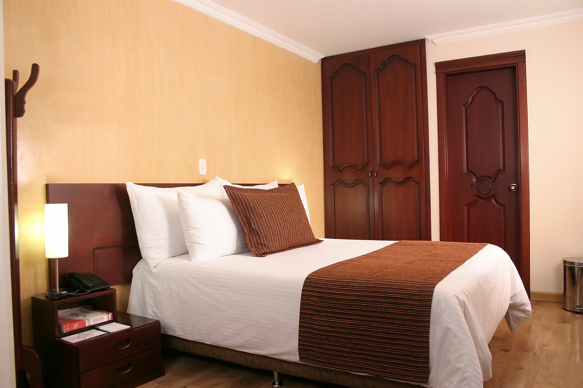 Luxor Plaza Hotel Pereira Exterior photo