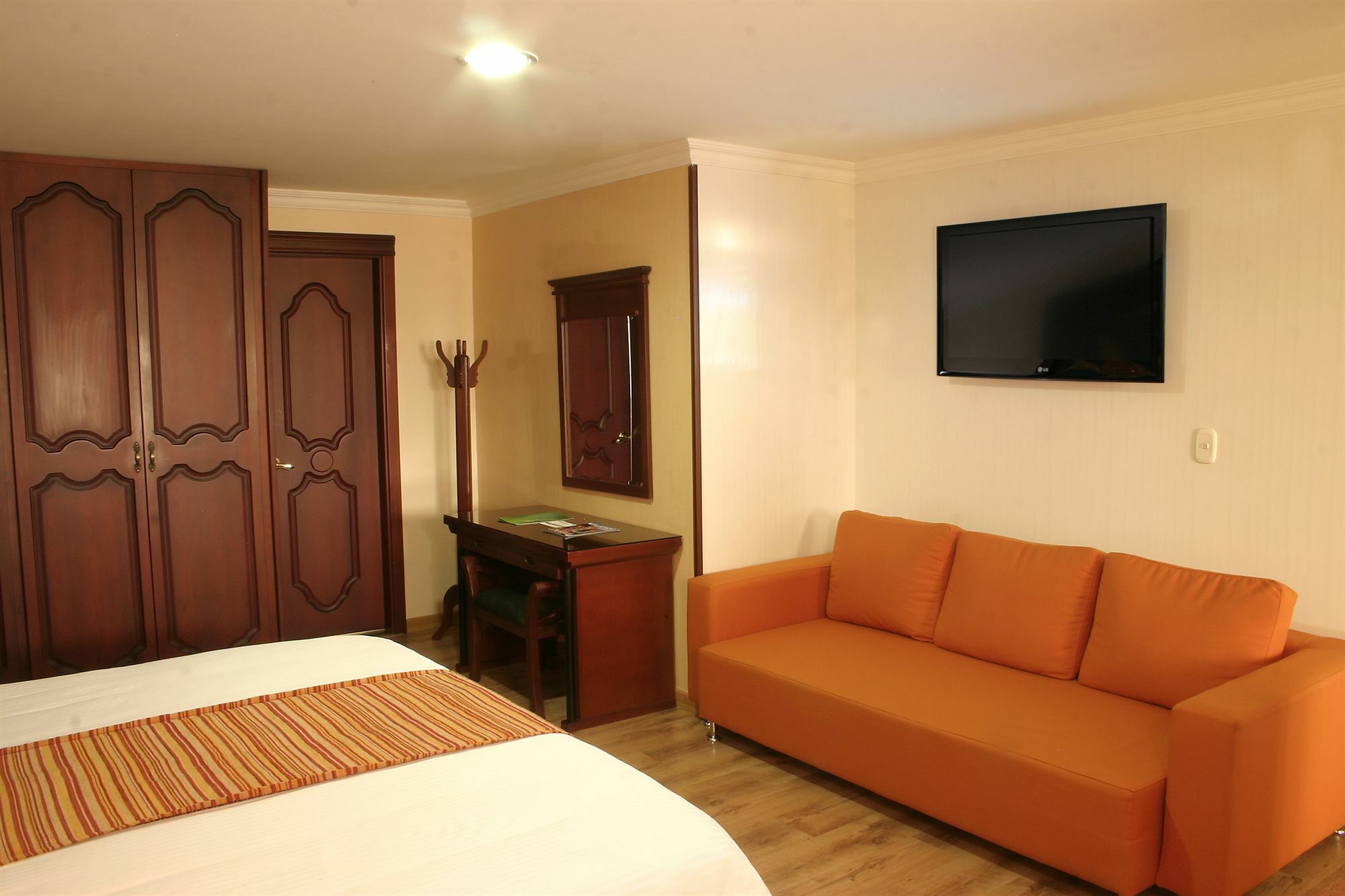 Luxor Plaza Hotel Pereira Exterior photo